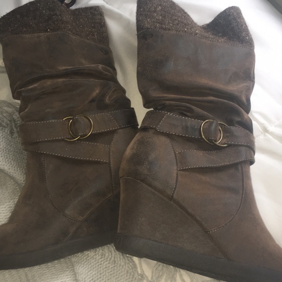 Boots - Picture 2 of 8